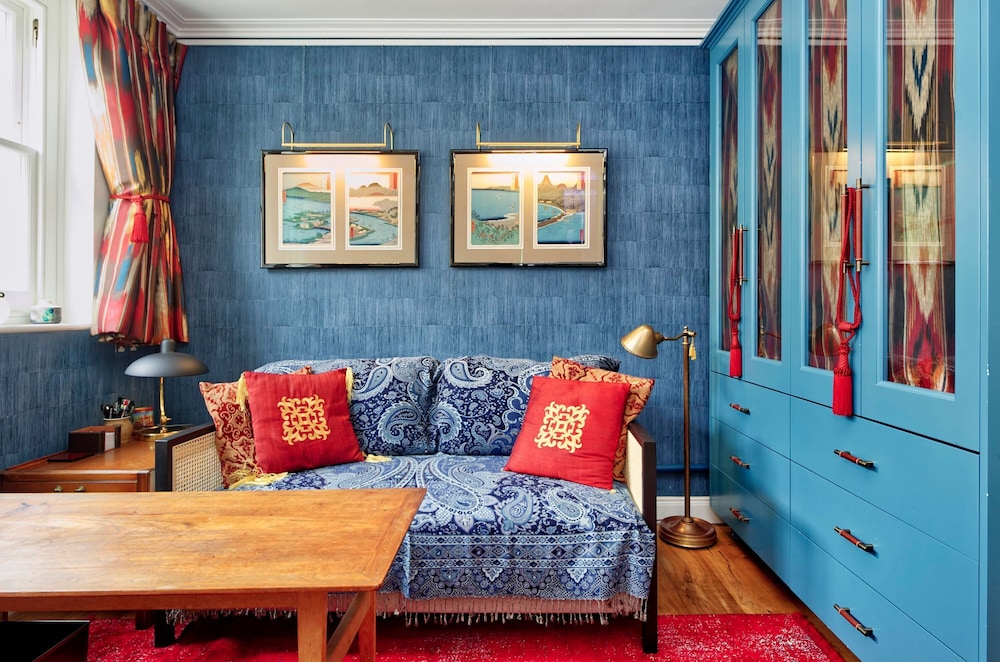 Stunning and Unique 2 Bedroom Apartment in Little Venice West London