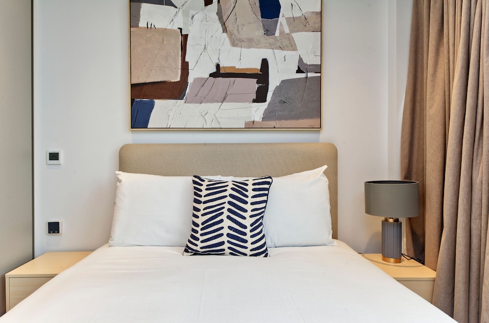 Deluxe One-bedroom Apartment in Poplar