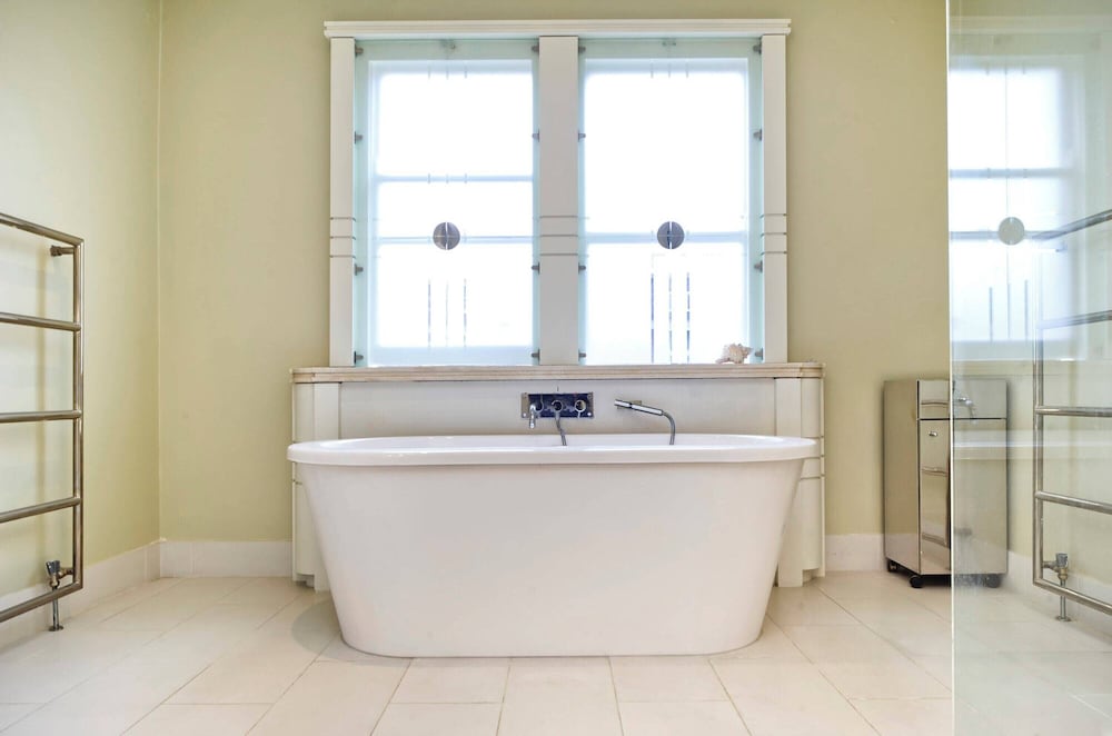 Grand 2 Bedroom Flat, Kensington