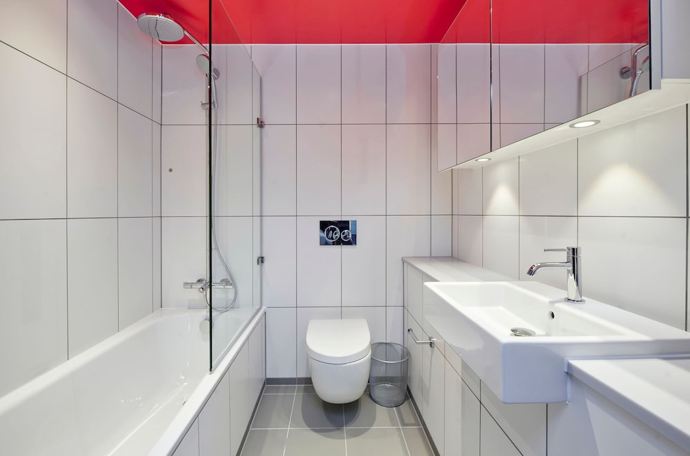 Deluxe One-bedroom Apartment in Poplar