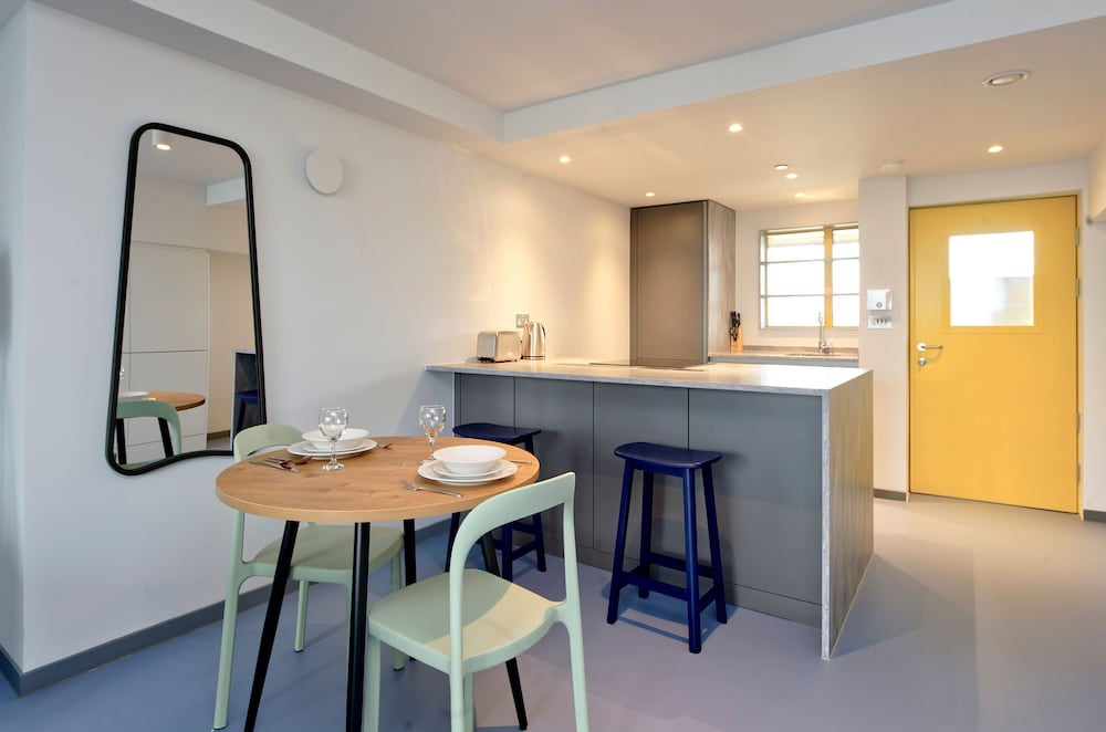 Deluxe One-bedroom Apartment in Poplar