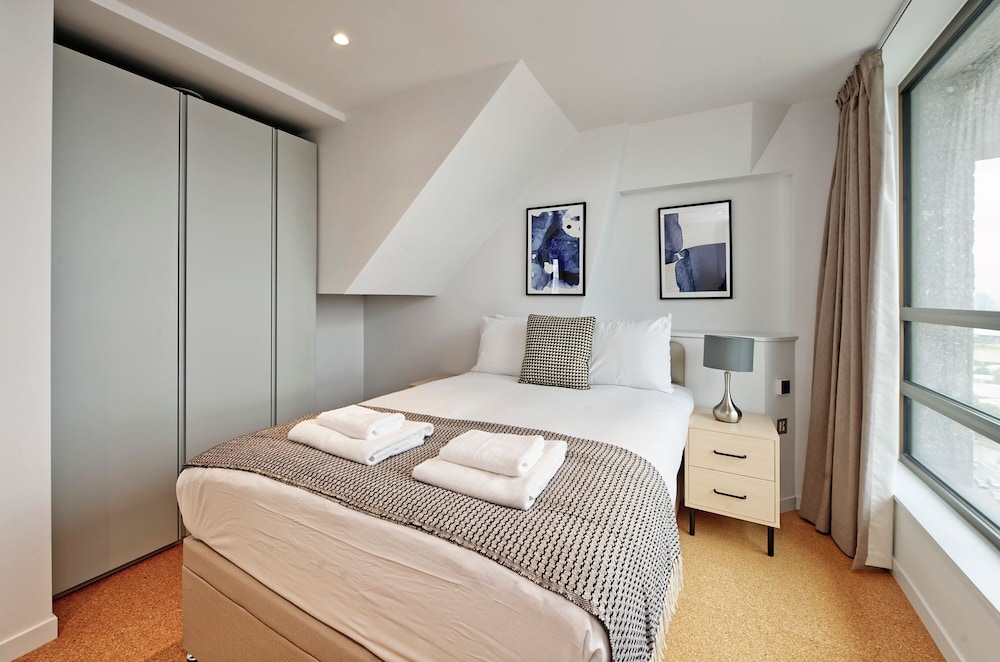 Sensational Two-bedroom Apartment in East London