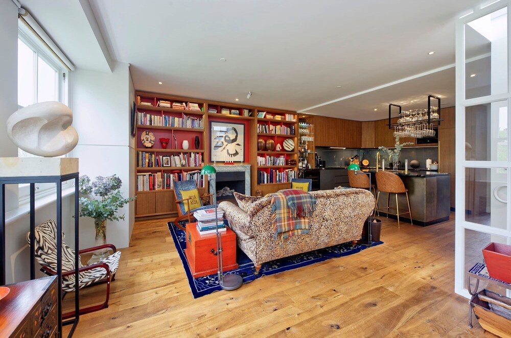 Stunning and Unique 2 Bedroom Apartment in Little Venice West London