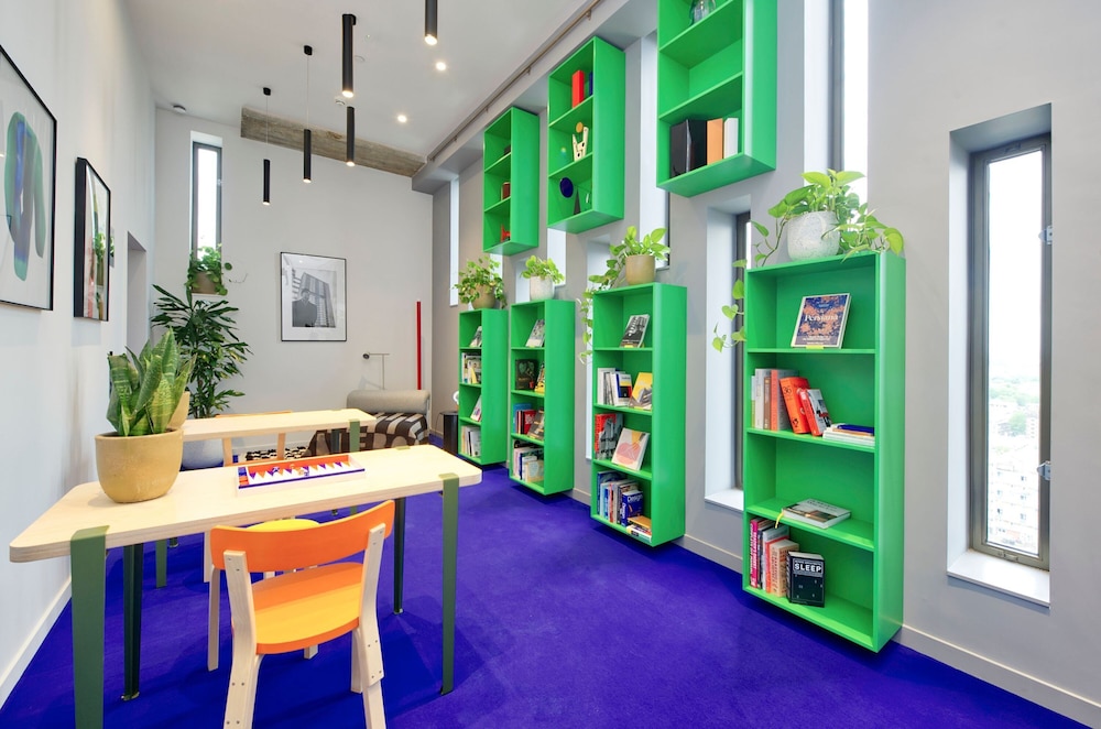 Deluxe One-bedroom Apartment in Poplar