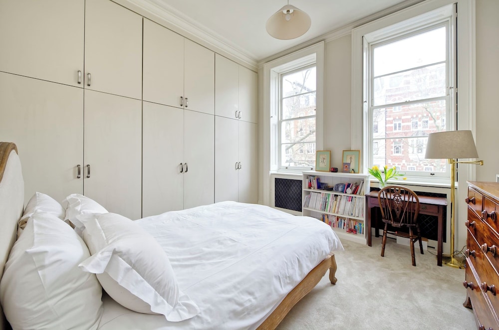 Grand 2 Bedroom Flat, Kensington
