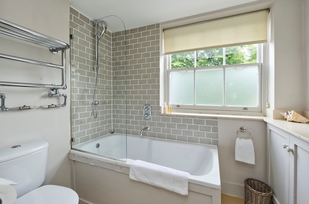 Cosy and Chic one Bedroom Flat in Earl s Court