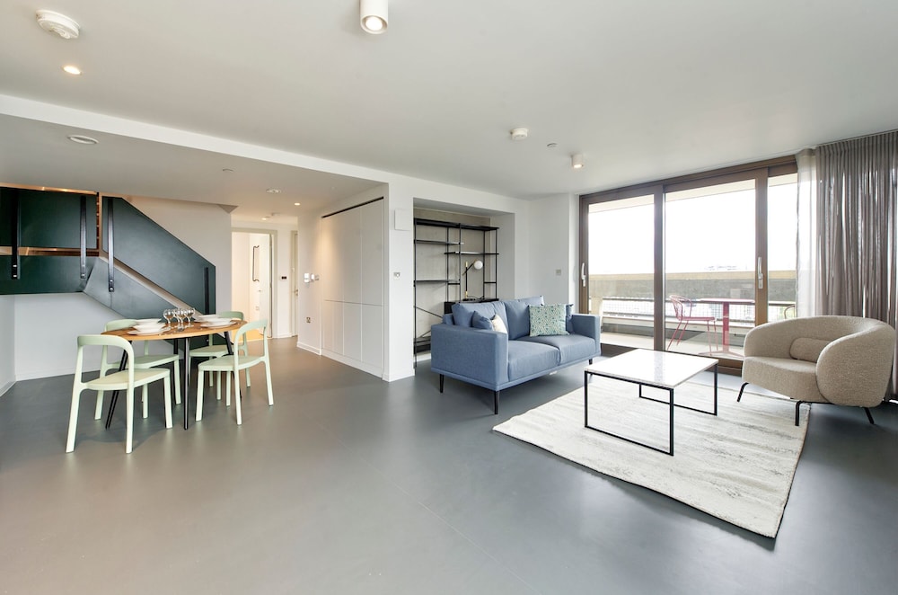 Sensational Two-bedroom Apartment in East London