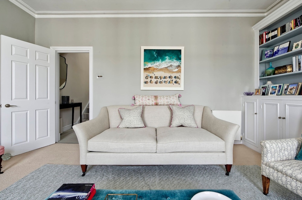 Gorgeous Modern 2 Bedroom Flat in Chelsea