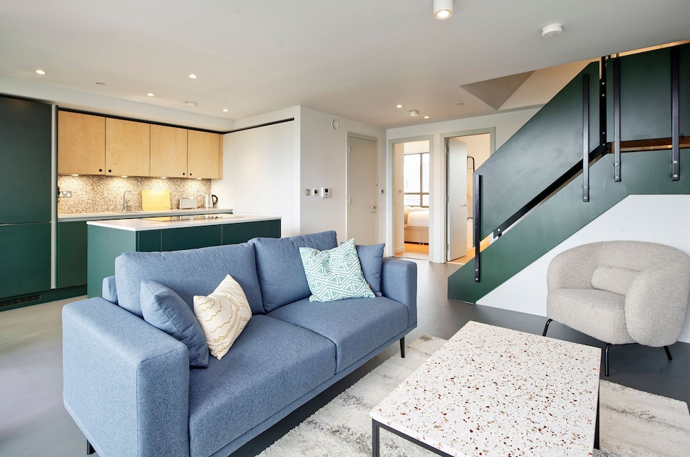 Fabulous Two-bedroom Apartment in Poplar