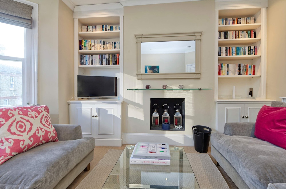 Lovely Apartment With Roof Terrace in Battersea
