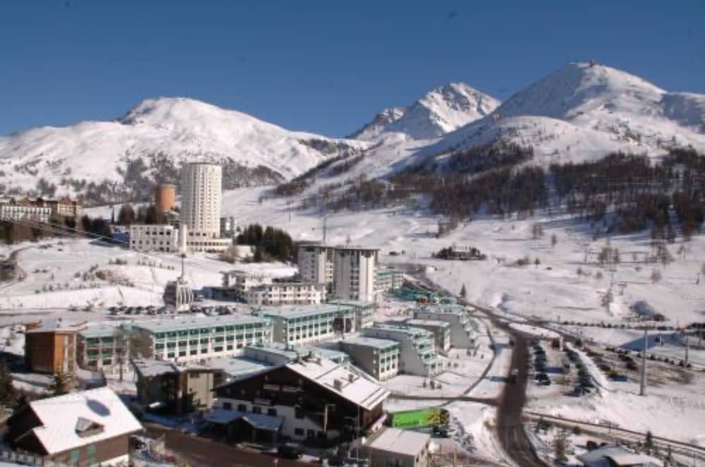 Teleo 83 Ski In - Ski Out 50m view 5