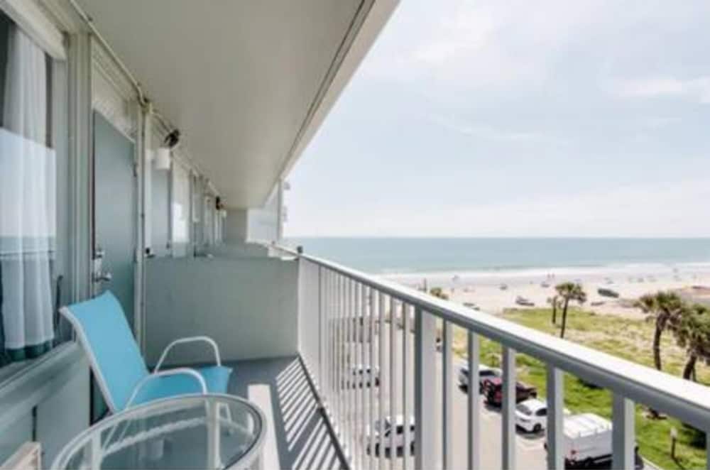 613 3 Beds Luxury Beachfront Studio Ideal 4 Long Stays view 5