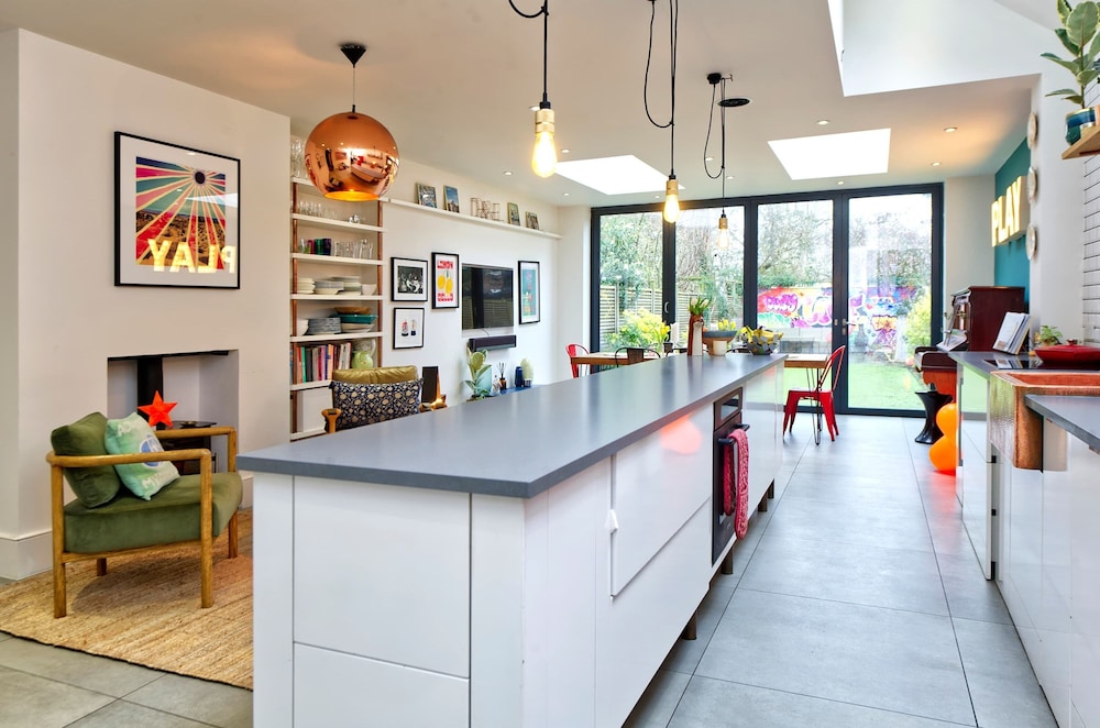 4 Bedroom House, Barnes