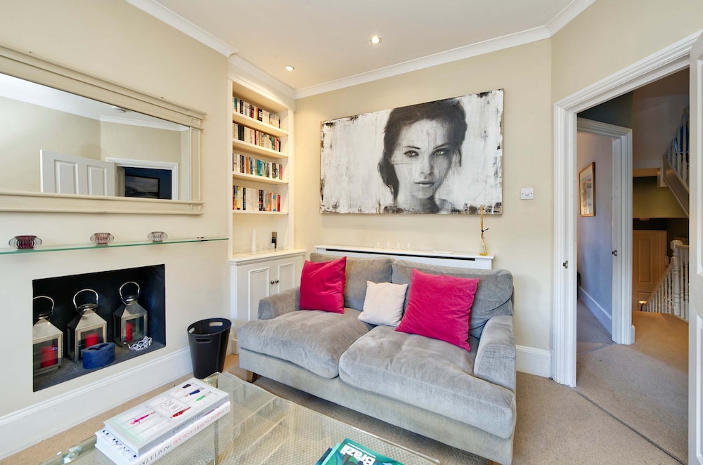 Lovely Apartment With Roof Terrace in Battersea