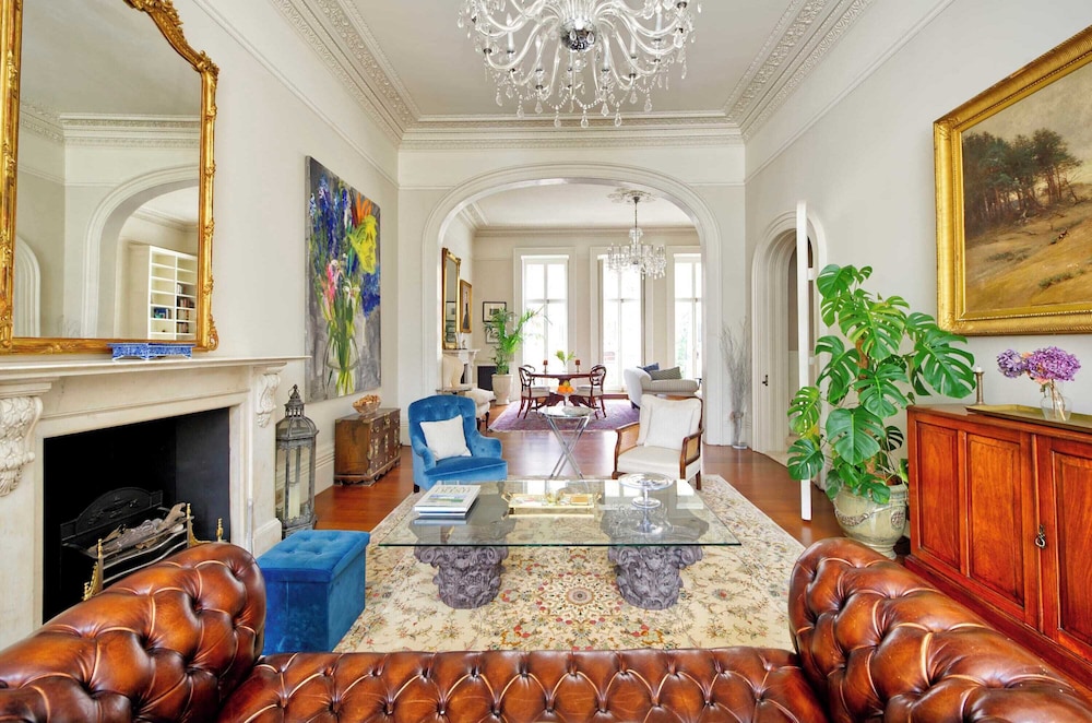 Grand 2 Bedroom Flat, Kensington