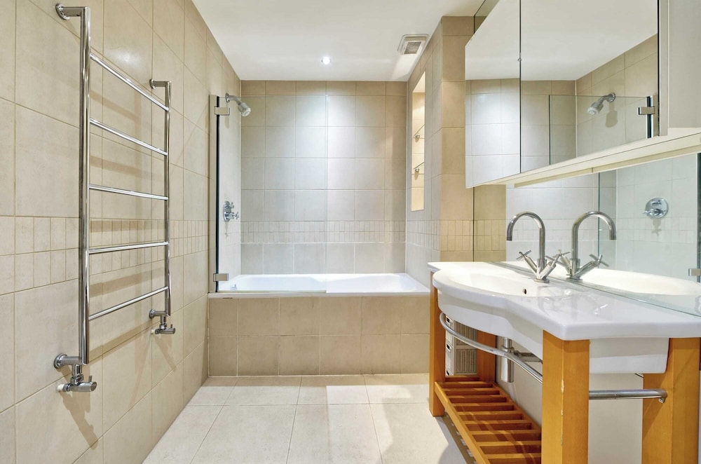 Grand 2 Bedroom Flat, Kensington
