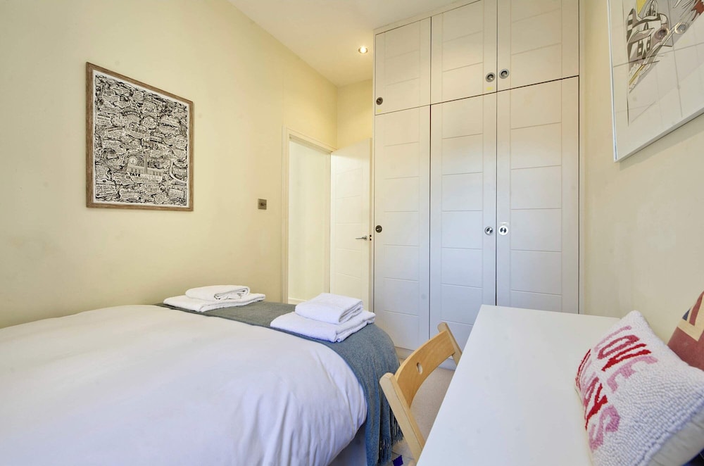 Spacious 3-bedroom Apartment in Earls Court