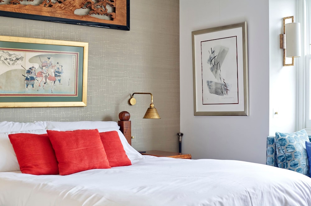 Stunning and Unique 2 Bedroom Apartment in Little Venice West London