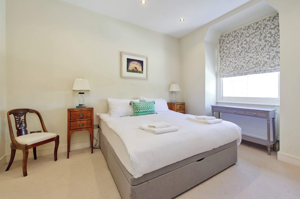 Spacious 3-bedroom Apartment in Earls Court