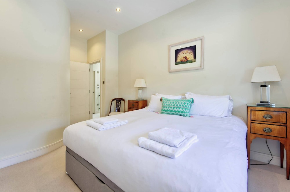 Spacious 3-bedroom Apartment in Earls Court