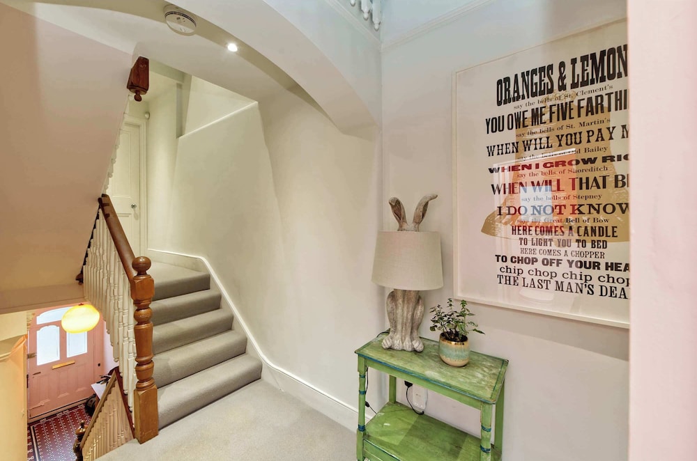 4 Bedroom House, Barnes