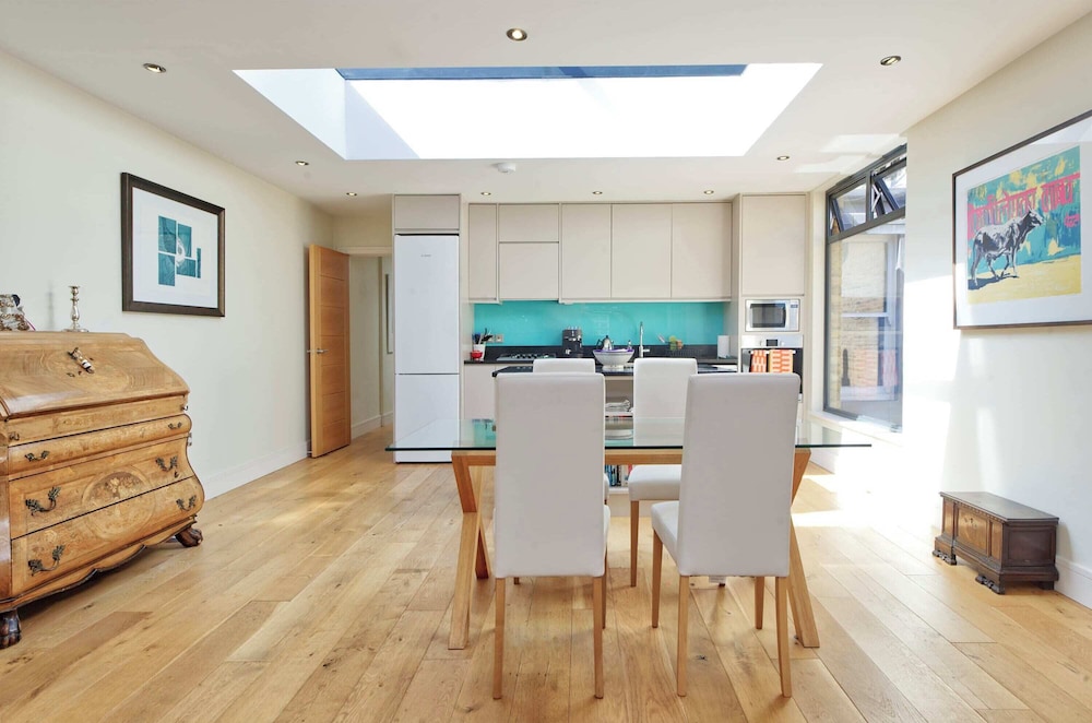 Spacious 3-bedroom Apartment in Earls Court