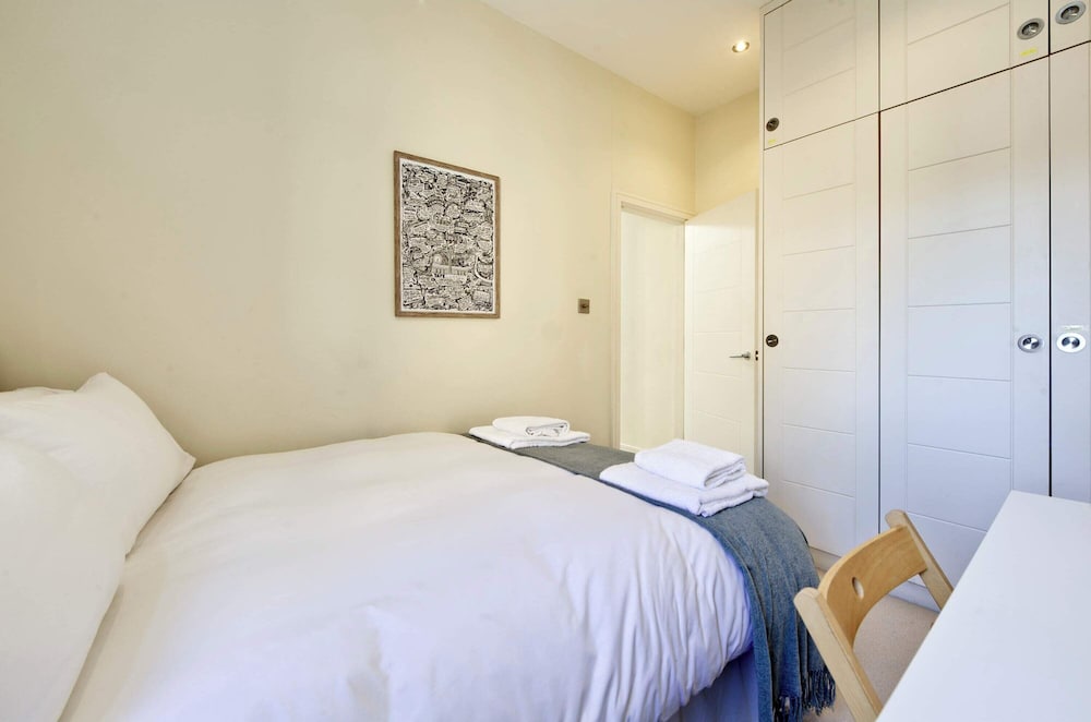 Spacious 3-bedroom Apartment in Earls Court