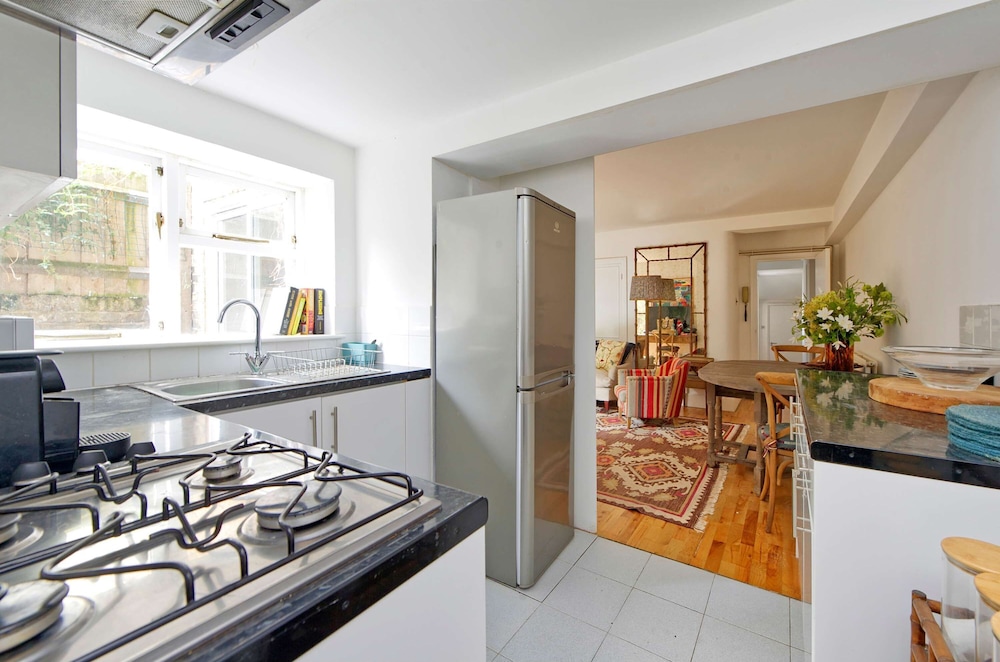 Lovely 2 bed Flat With Garden in Queen s Park