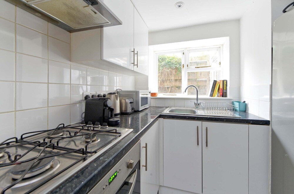 Lovely 2 bed Flat With Garden in Queen s Park