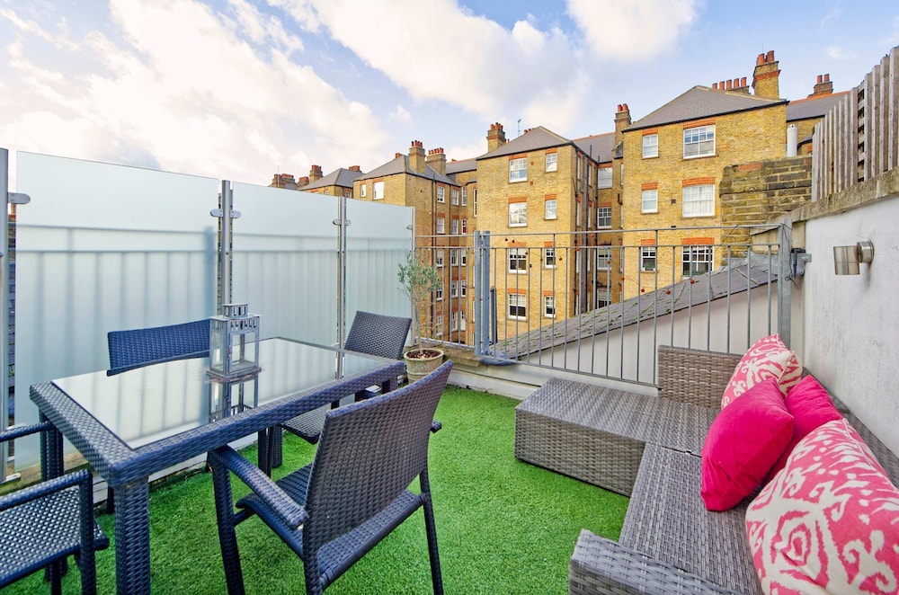 Lovely Apartment With Roof Terrace in Battersea