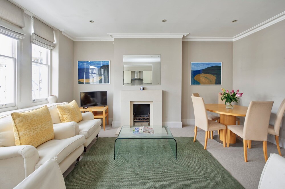 Cosy and Chic one Bedroom Flat in Earl s Court
