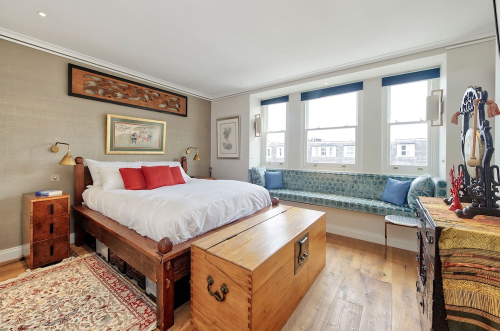 Stunning and Unique 2 Bedroom Apartment in Little Venice West London