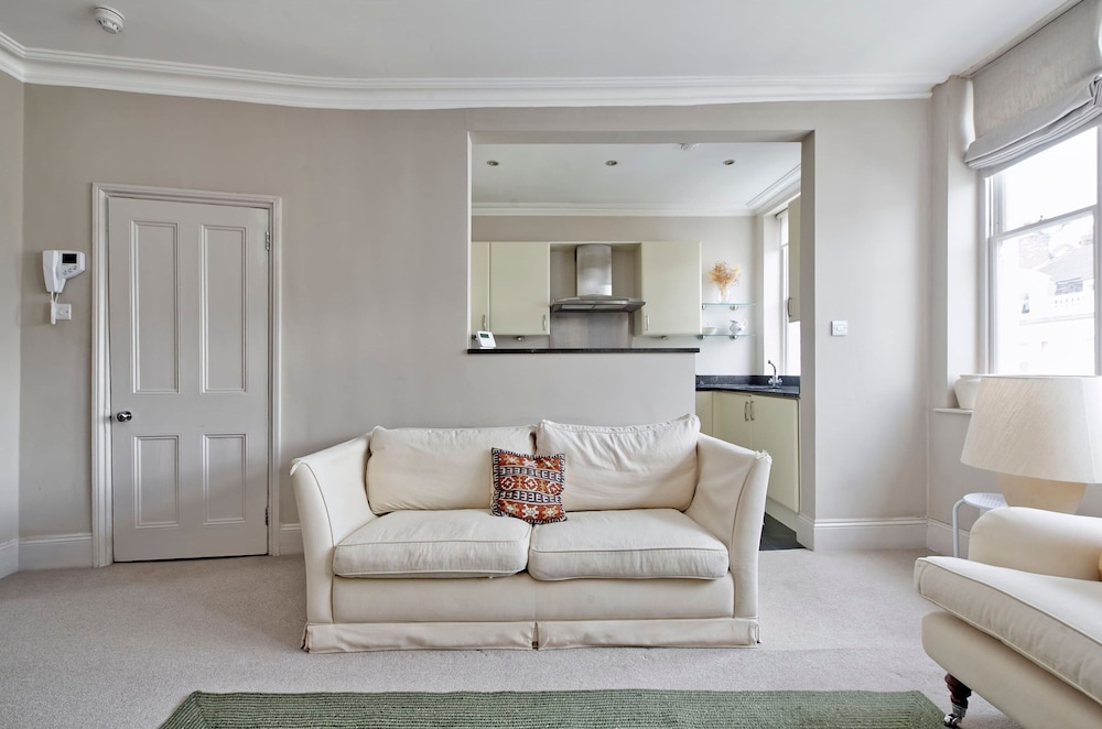 Cosy and Chic one Bedroom Flat in Earl s Court
