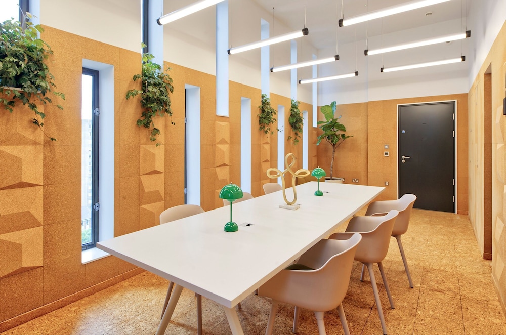 Fabulous Two-bedroom Apartment in Poplar