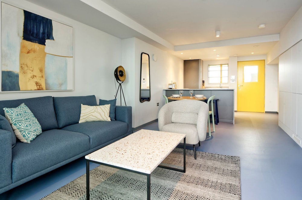 Deluxe One-bedroom Apartment in Poplar