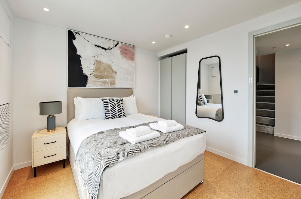 Sensational Two-bedroom Apartment in East London