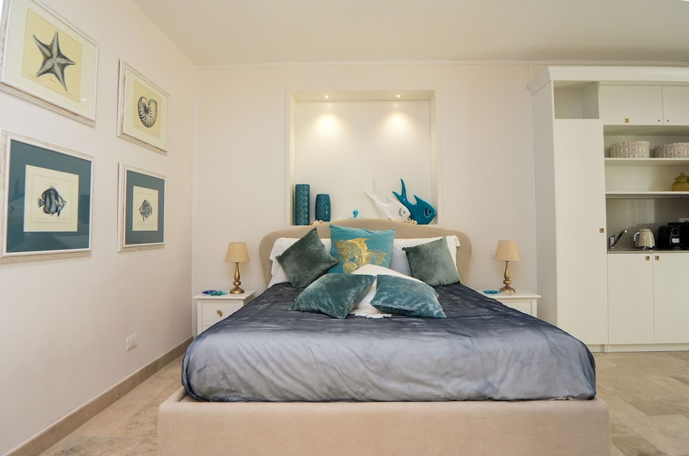 Marina Homes Deluxe 1