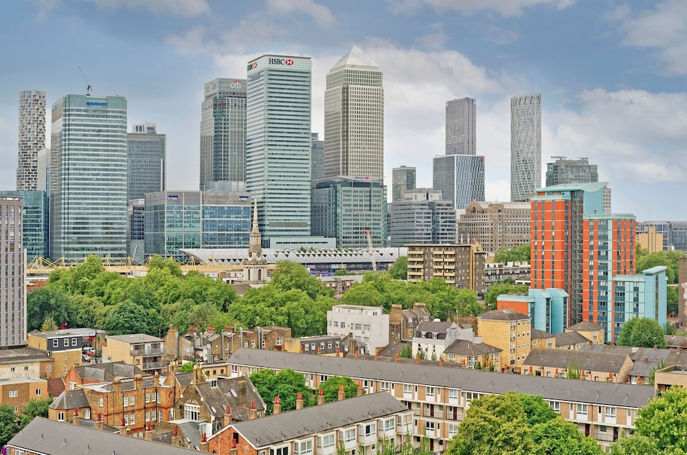 Deluxe One-bedroom Apartment in Poplar
