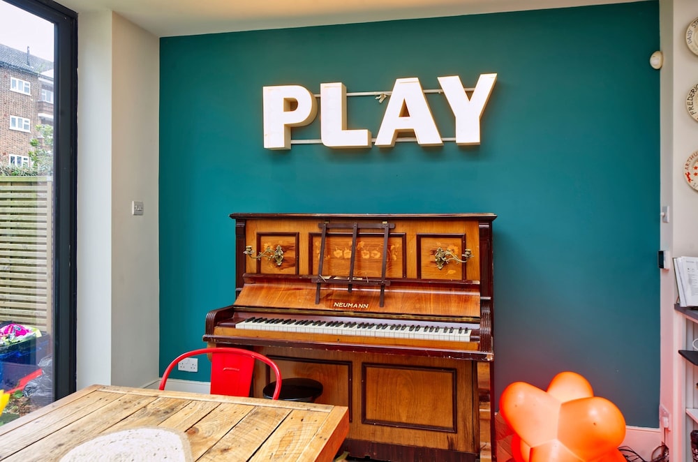 4 Bedroom House, Barnes