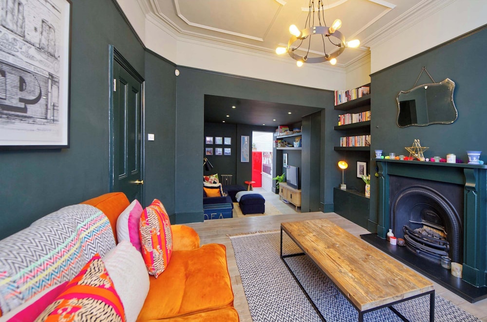 4 Bedroom House, Barnes