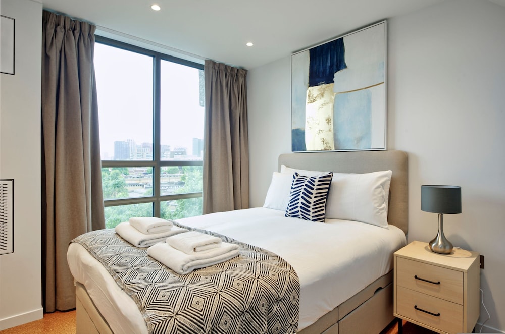 Upscale Two-bedroom Home in a Brutalist Setting