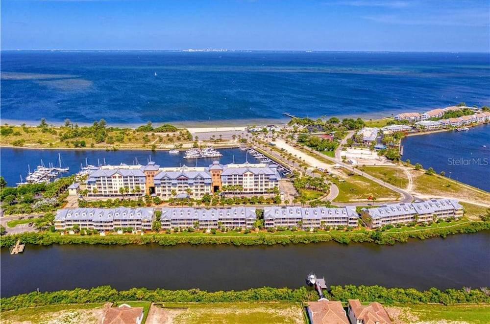 Watch the Dolphins Large Balcony Suite and Heated Pool