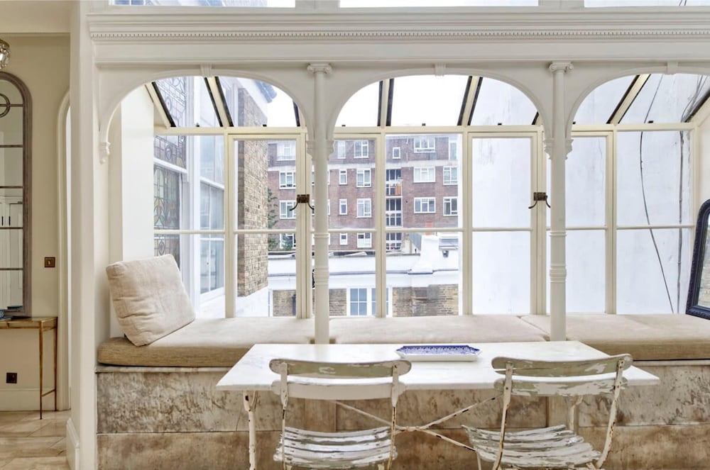 Grand 2 Bedroom Flat Kensington