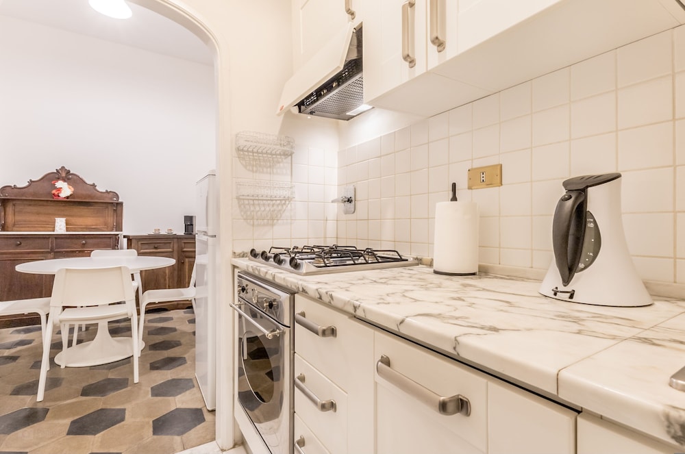 Casa Iside in Rome With 1 Bedrooms and 1 Bathrooms