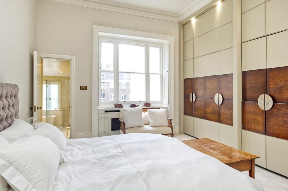 Grand 2 Bedroom Flat Kensington