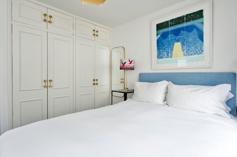 Lovely 2-bed Garden Flat in West Kensington