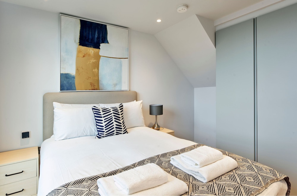 Upscale Two-bedroom Home in a Brutalist Setting
