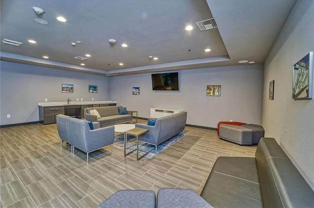 Prime East Downtown Studio w gym Washer Dryer