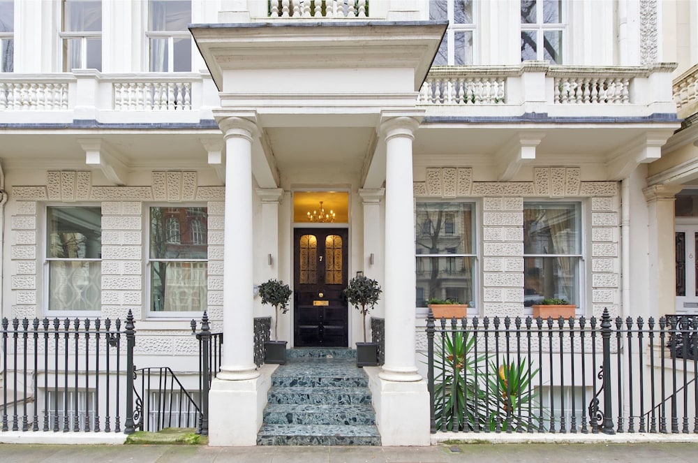 Grand 2 Bedroom Flat, Kensington