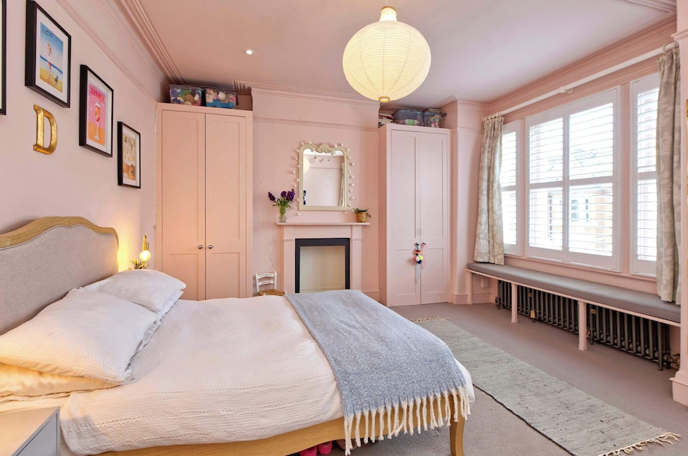 4 Bedroom House, Barnes
